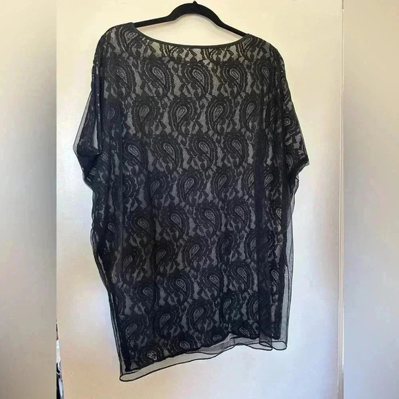 Beautiful Short Sleeve Black Lace Michael Kors Top with Nude Lining - Picture 2 of 9
